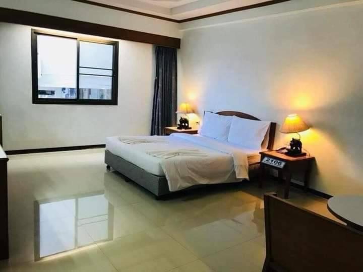 Vatchara Northgate Hotel Nakhon Sawan Eksteriør billede